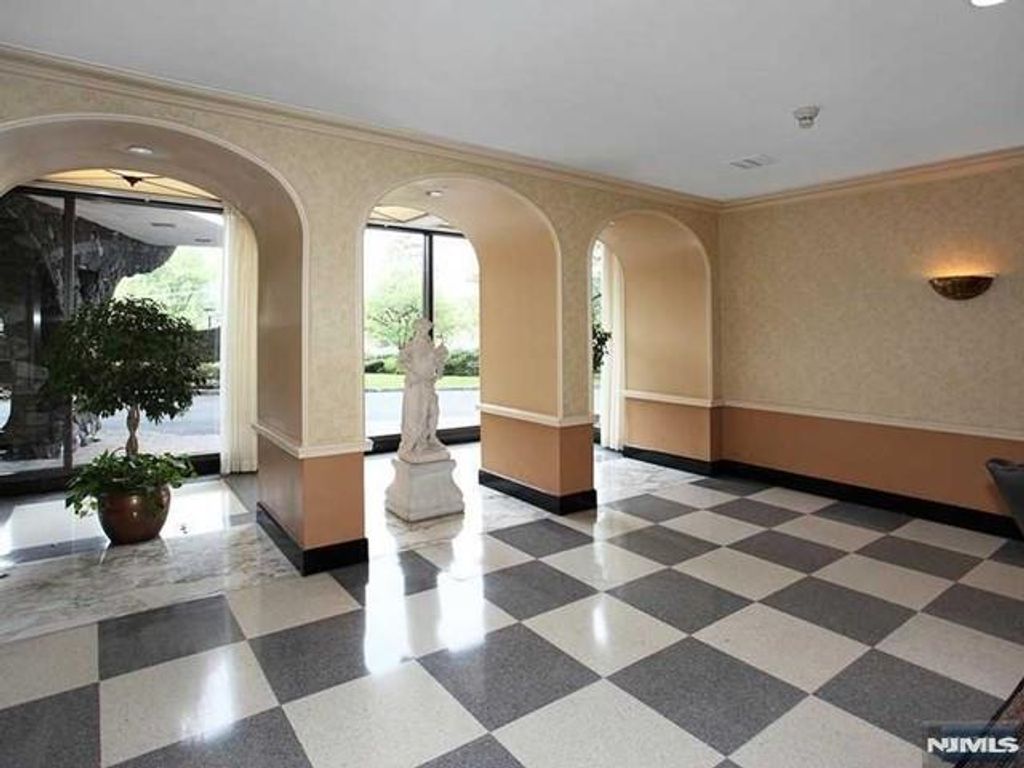 Photo of 2100 Linwood Avenue #15P, Fort Lee, NJ 07024 (MLS # 26006959)