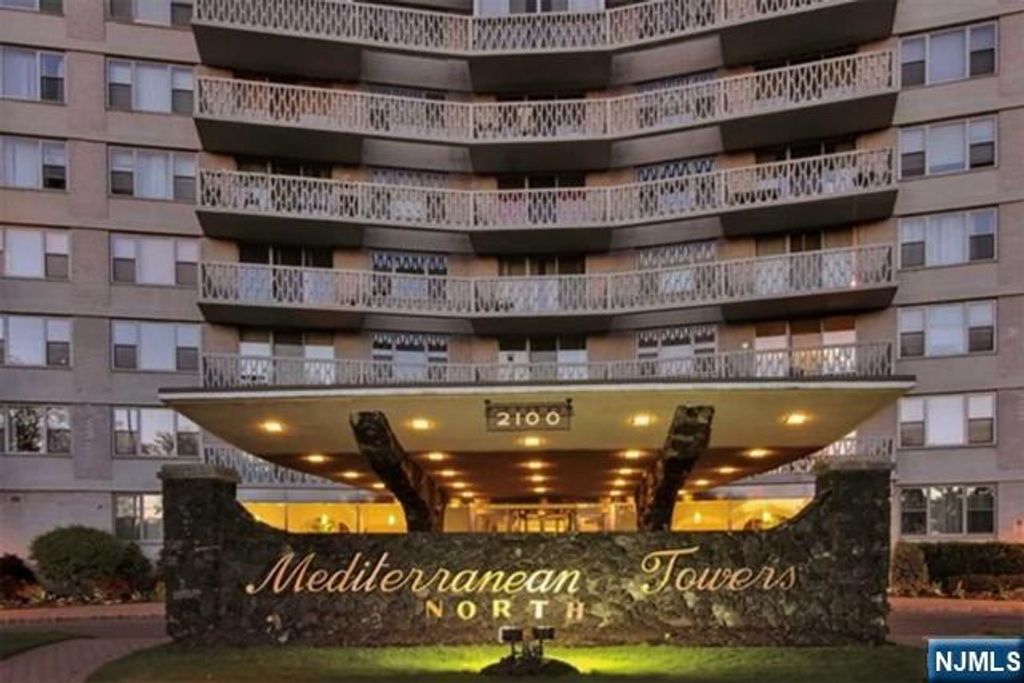 Photo of 2100 Linwood Avenue #15P, Fort Lee, NJ 07024 (MLS # 26006959)