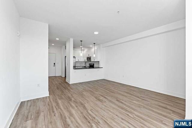 Rental Property at 520 Cliff St 524, Fairview, New Jersey - Bedrooms: 2 
Bathrooms: 1 
Rooms: 5  - $3,100 MO.