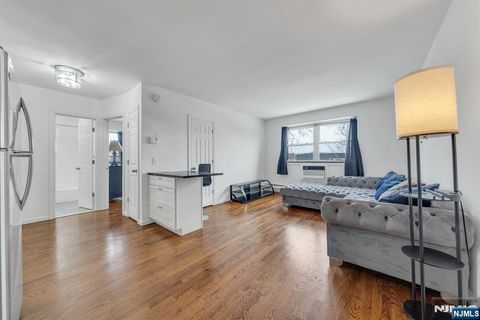 Photo of 377 Park St #8, Hackensack, NJ 07601 (MLS # 26003179)