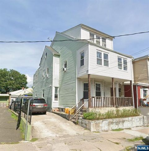 Photo of 495497 Totowa Avenue, Paterson, NJ 07522 (MLS # 26027085)