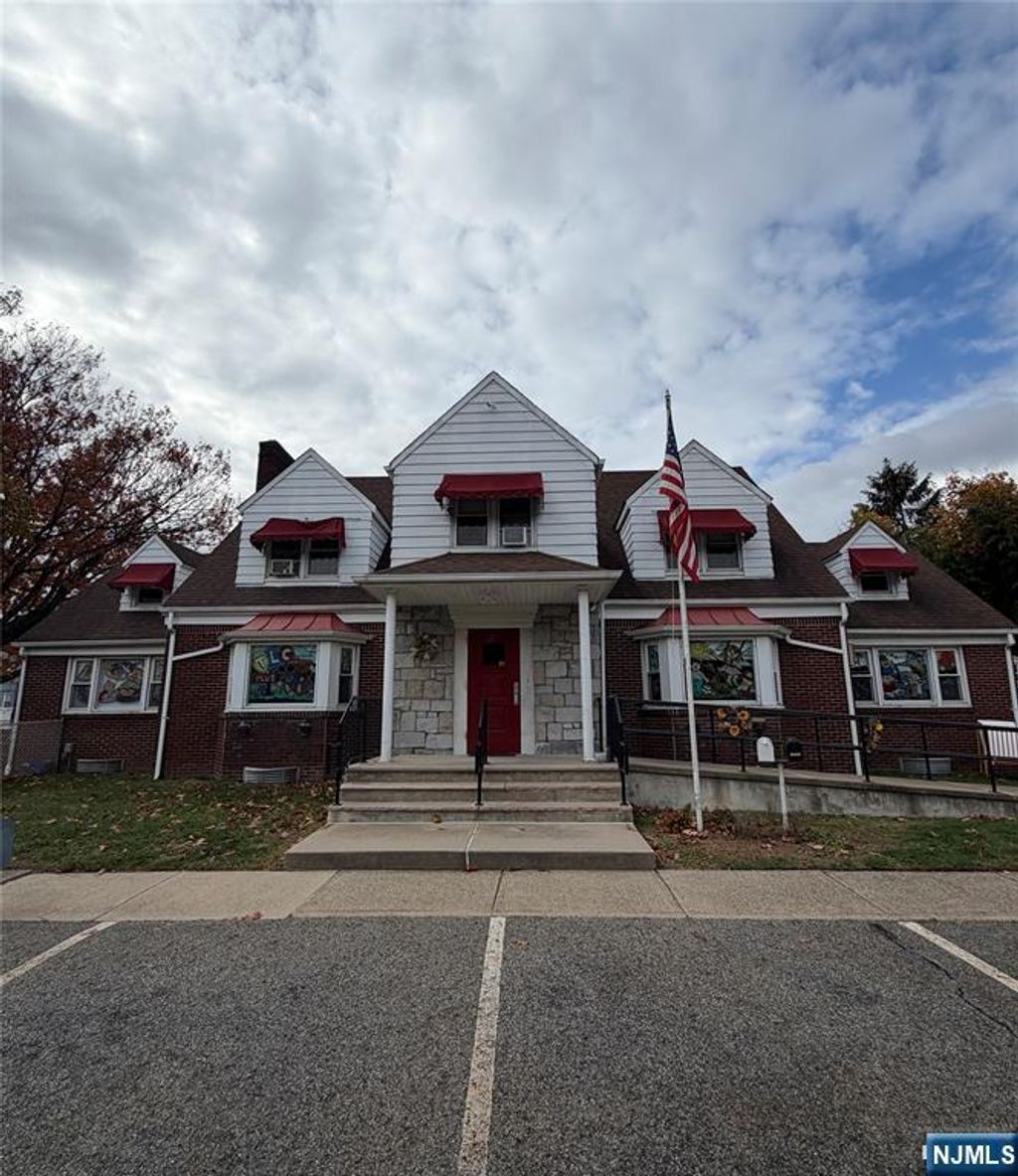 Photo of 17 Platt Avenue, Saddle Brook, NJ 07663 (MLS # 25040199)