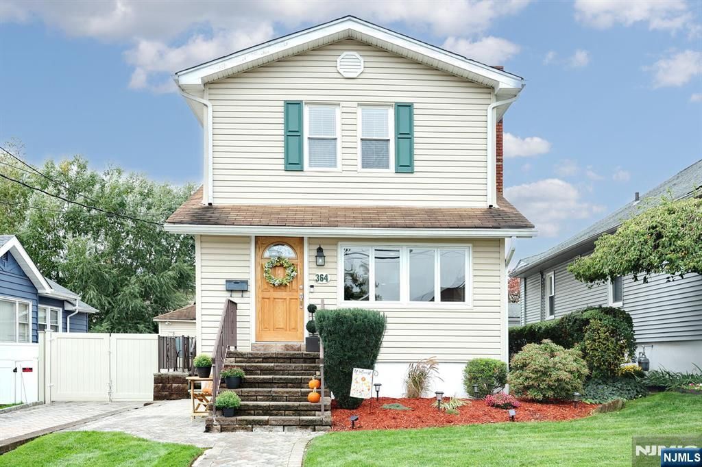 Photo of 364 Wood Ridge Avenue, Wood Ridge, NJ 07075 (MLS # 25036997)