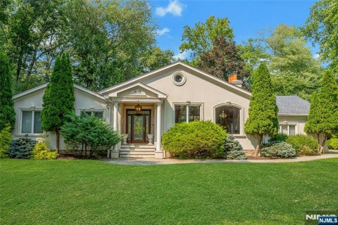 Photo of 45 Pleasant Avenue, Upper Saddle River, NJ 07458 (MLS # 26030449)