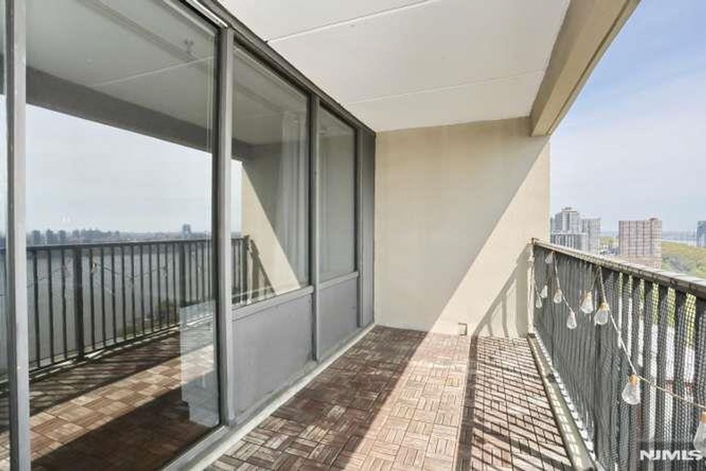 Photo of 6 Horizon RD #2405, Fort Lee, NJ 07024 (MLS # 26014690)