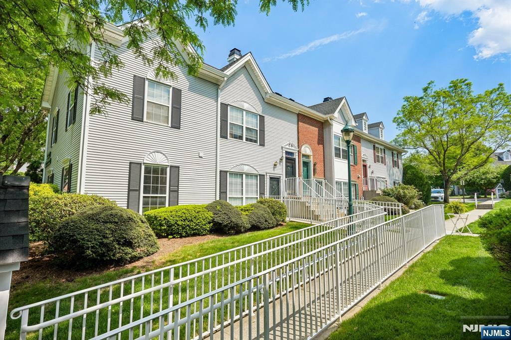 Homes for Sale in Northern NJ | ThisIsRiverEdge.com 1059 Chedworth Circle 1059