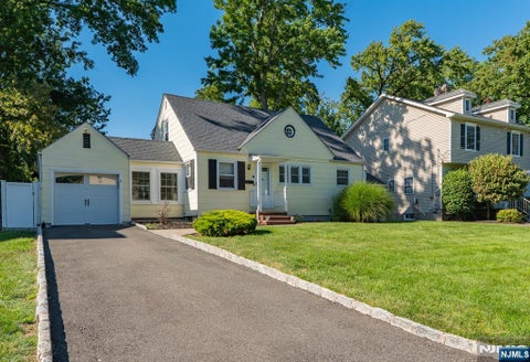 Photo of 2375 Whittier Avenue, Scotch Plains, NJ 07076 (MLS # 26034936)