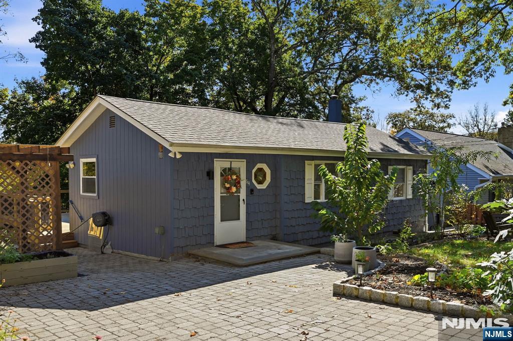 64 Truman Boulevard
