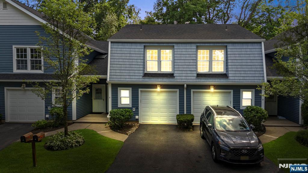 6 Crestwood Mews