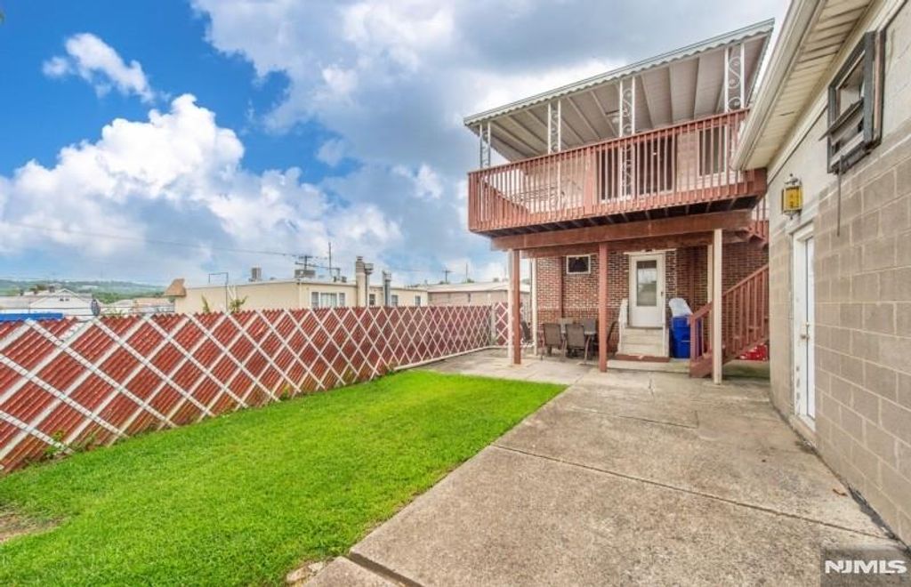 Photo of 108 Jefferson Place, Totowa, NJ 07512 (MLS # 26008434)