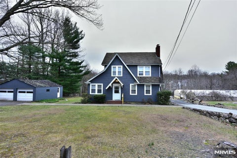 Photo of 182 Airmont Avenue, Mahwah, NJ 07430 (MLS # 26012061)