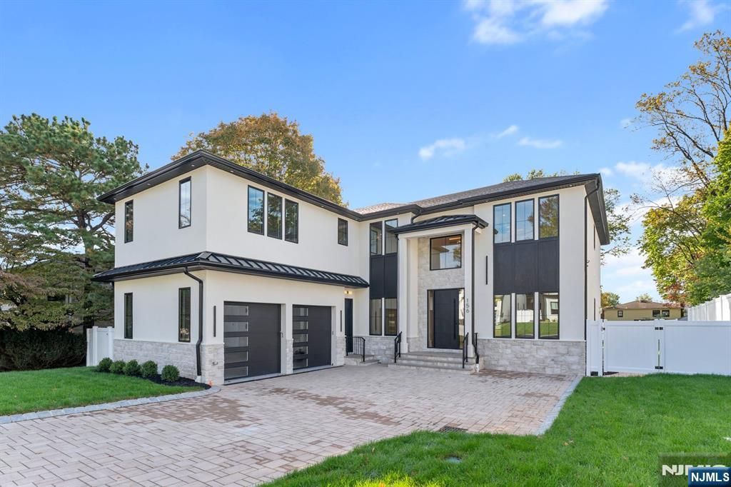 Photo of 156 Stuart Street, Paramus, NJ 07652 (MLS # 25037810)