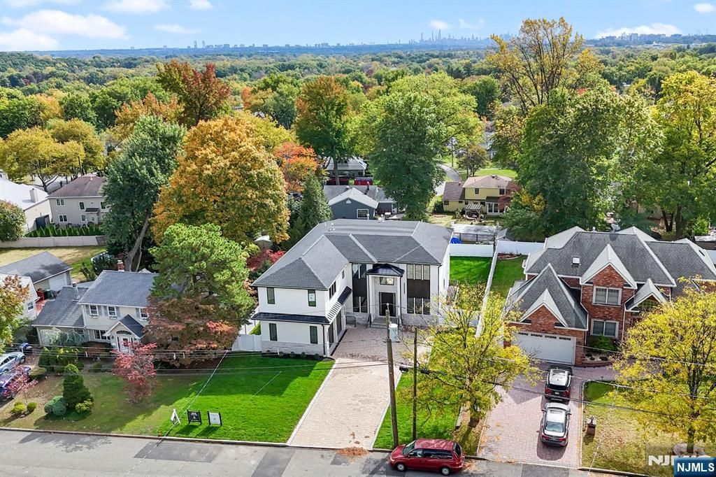 Photo of 156 Stuart Street, Paramus, NJ 07652 (MLS # 25037810)