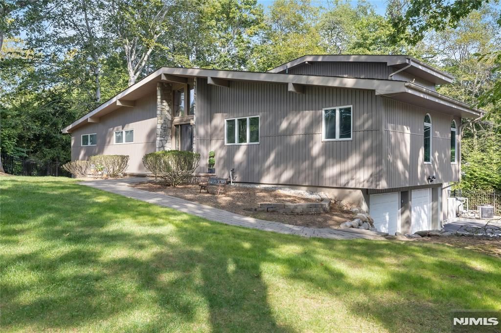 Photo of 727 Rolling Hill Drive, River Vale, NJ 07675 (MLS # 26017773)