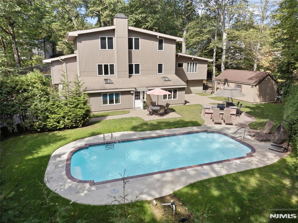 727 Rolling Hill Drive
