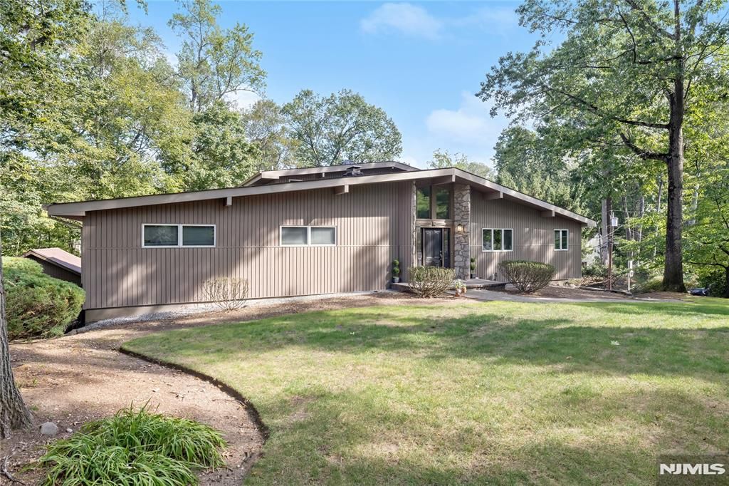 Photo of 727 Rolling Hill Drive, River Vale, NJ 07675 (MLS # 26017773)