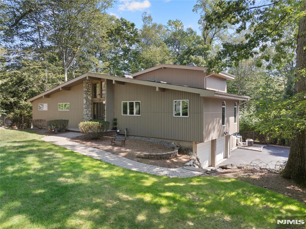 727 Rolling Hill Drive