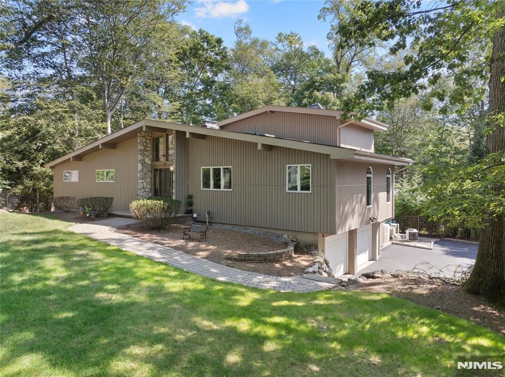 Photo of 727 Rolling Hill Drive, River Vale, NJ 07675 (MLS # 26017773)