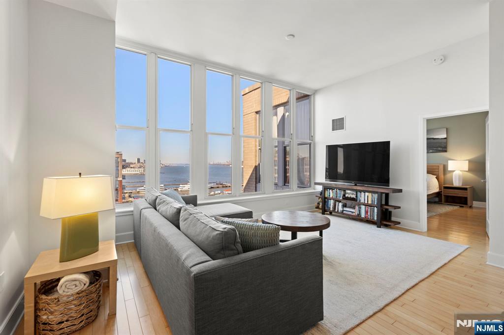 1125 Maxwell Lane 1203