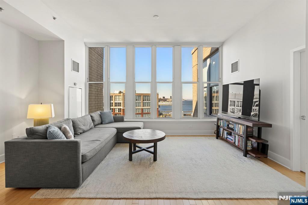 1125 Maxwell Lane 1203