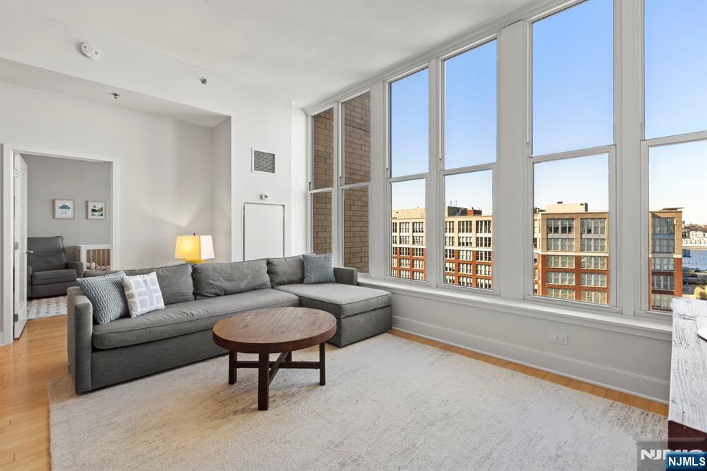 1125 Maxwell Lane 1203