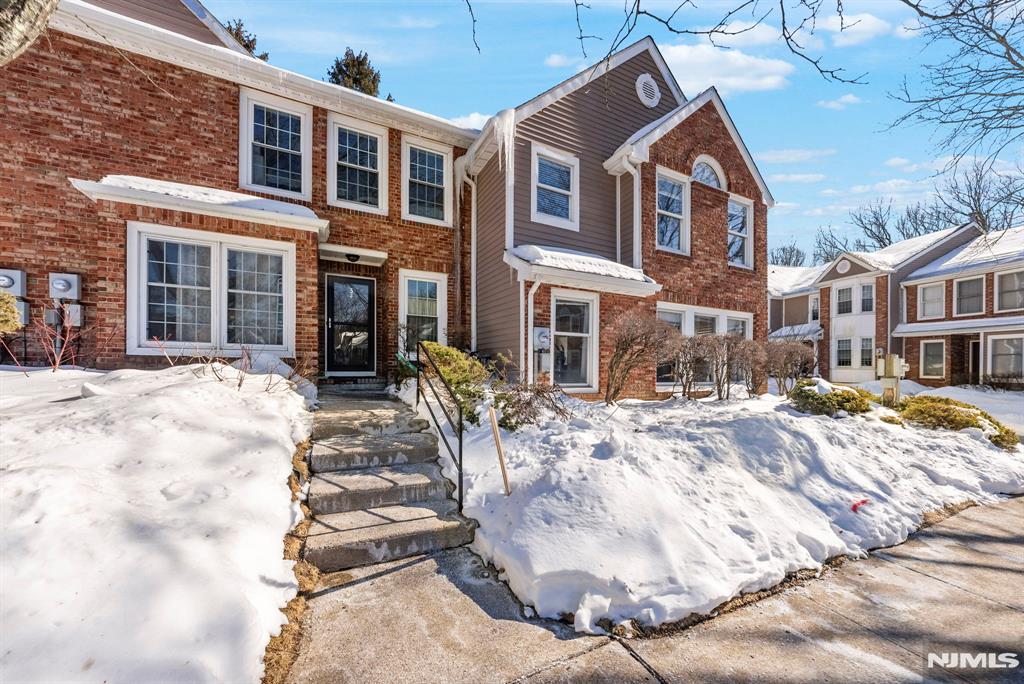 34 Hillsborough Court