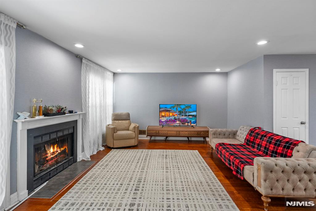 34 Hillsborough Court