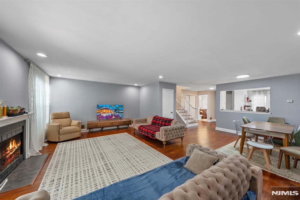 34 Hillsborough Court