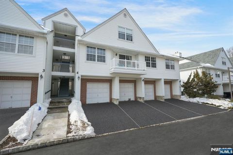 4-2 Vernon Court Waldwick NJ 07463