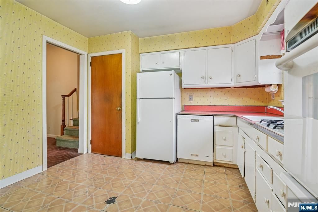 Photo of 295 Georgian Drive, Paramus, NJ 07652 (MLS # 25043778)