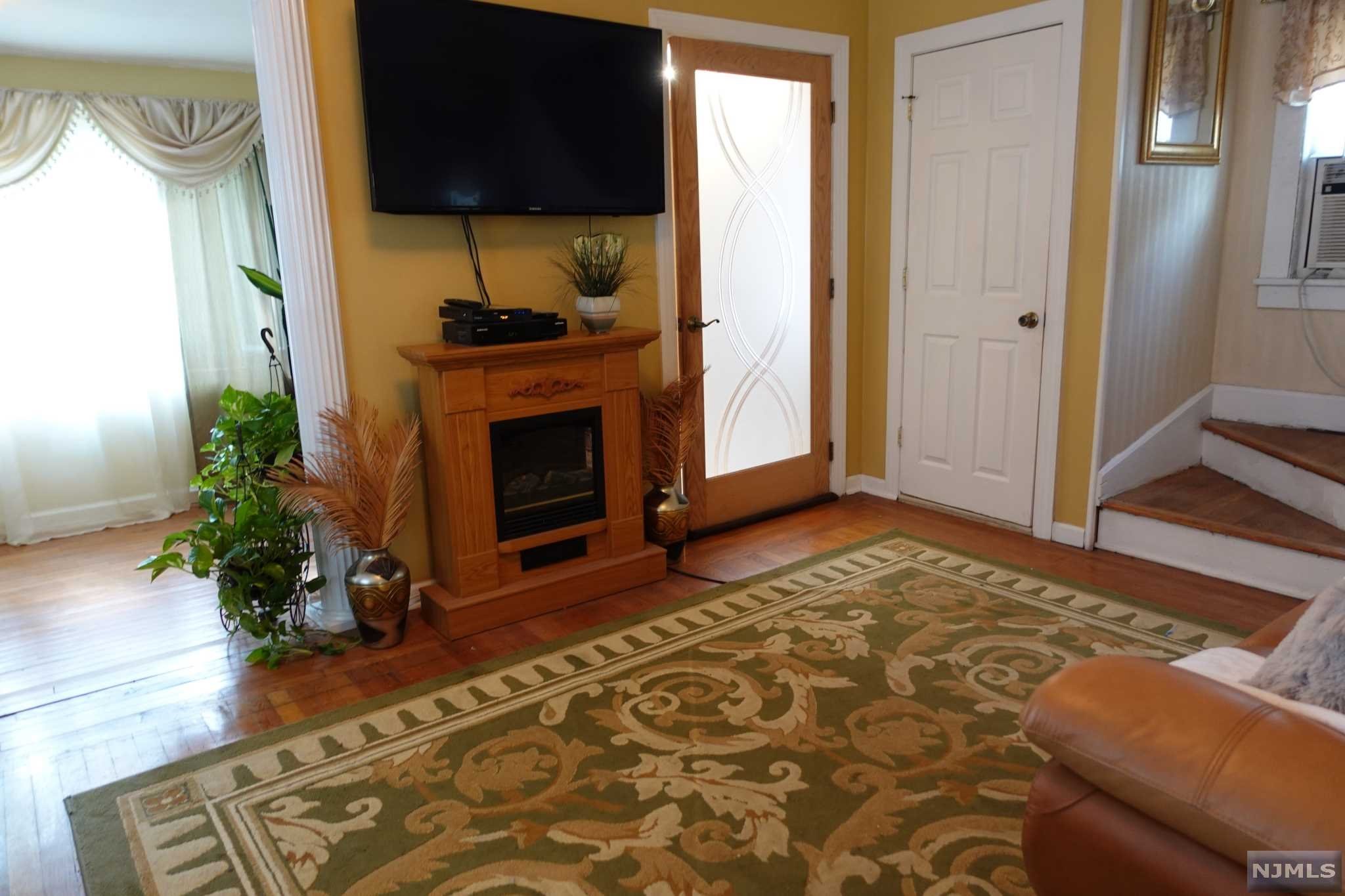 1153 Queen Anne Road