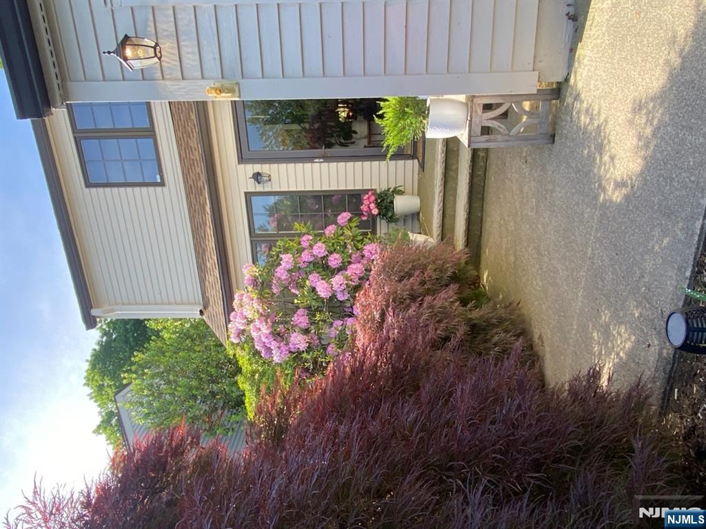 38 Minnisink Drive, Roseland, New Jersey - 2 Bedrooms  
3 Bathrooms - 