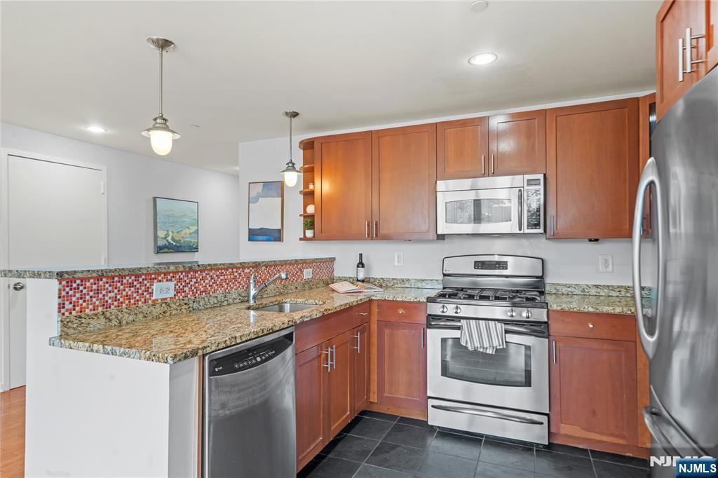 700 Grove Street 2P