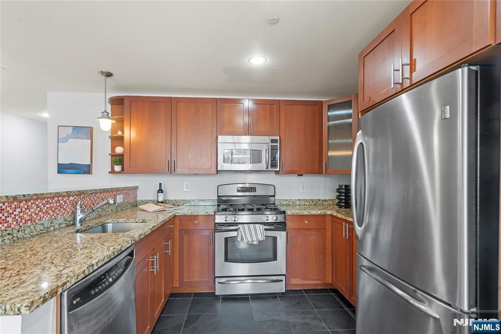 700 Grove Street 2P