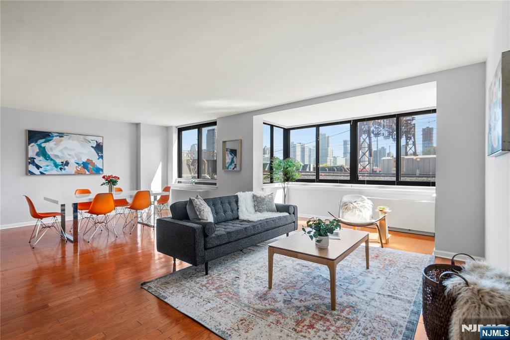 700 Grove Street 2P
