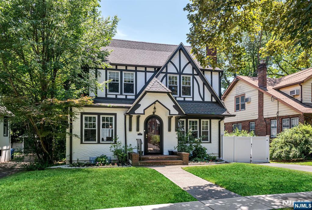 232 W Hudson Avenue