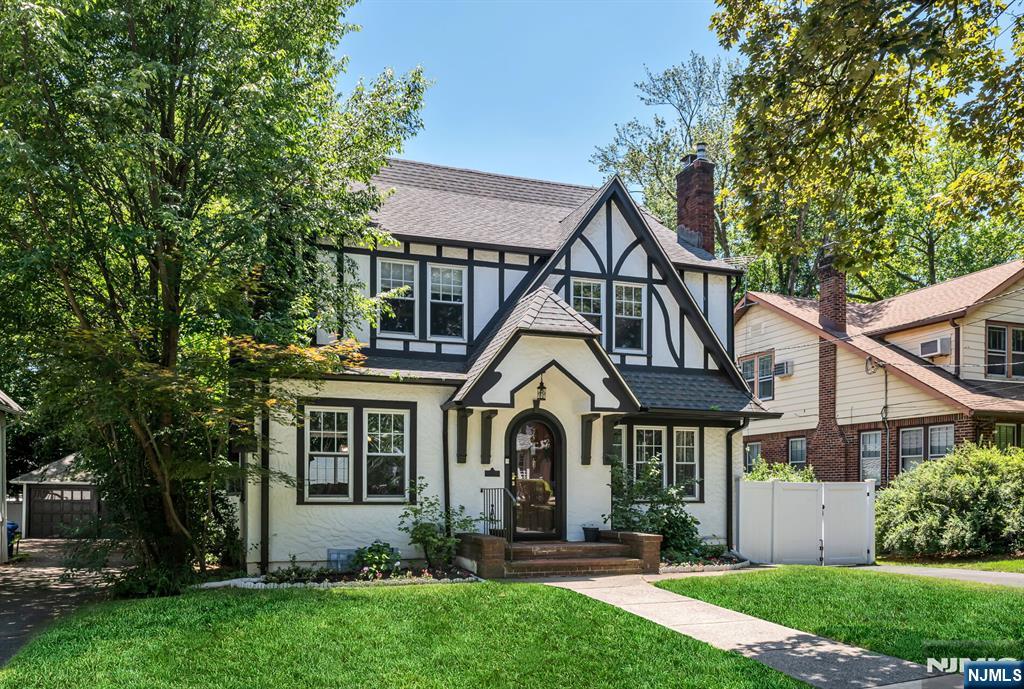 232 W Hudson Avenue
