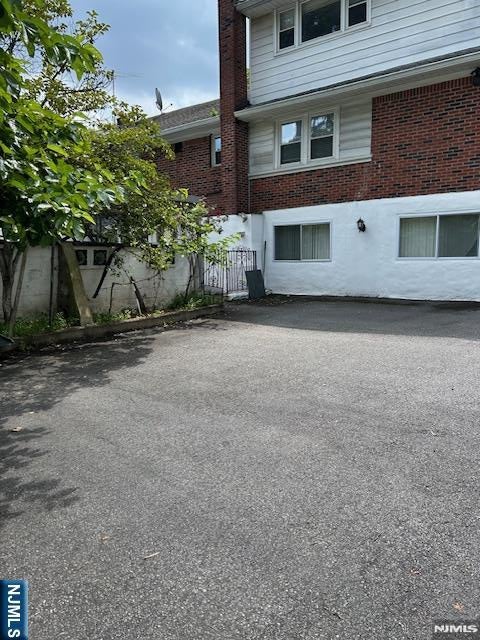 596 River Road