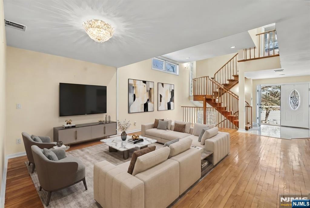 376 Kenwood 9