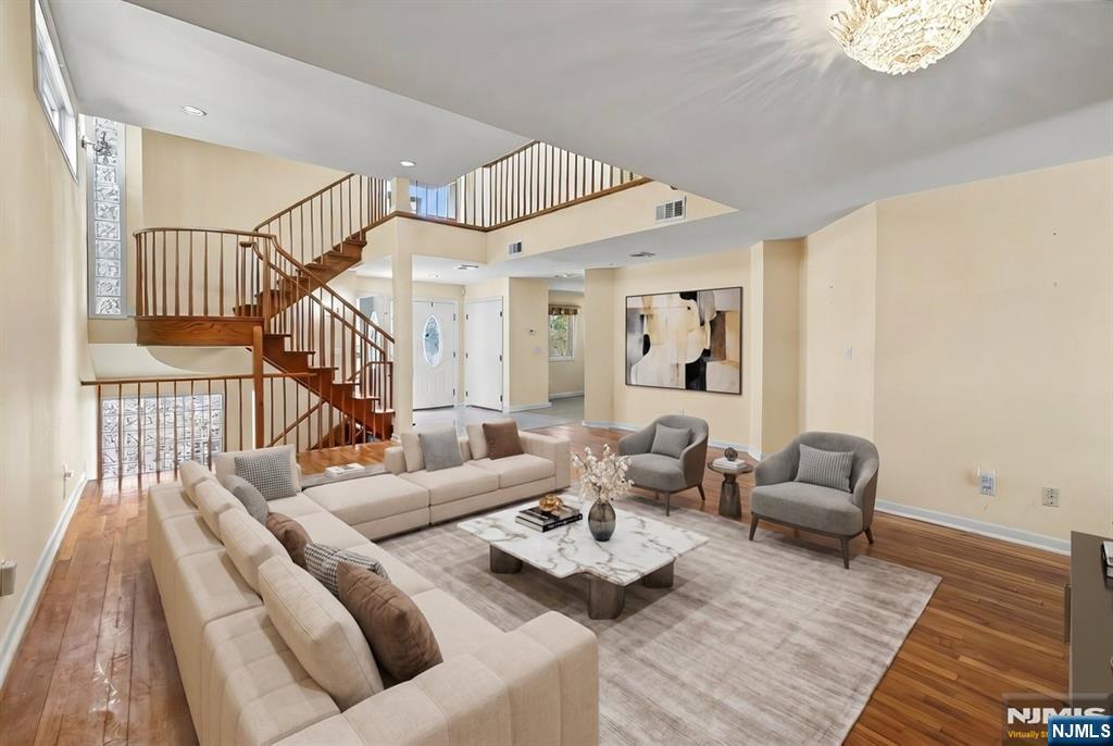 376 Kenwood 9