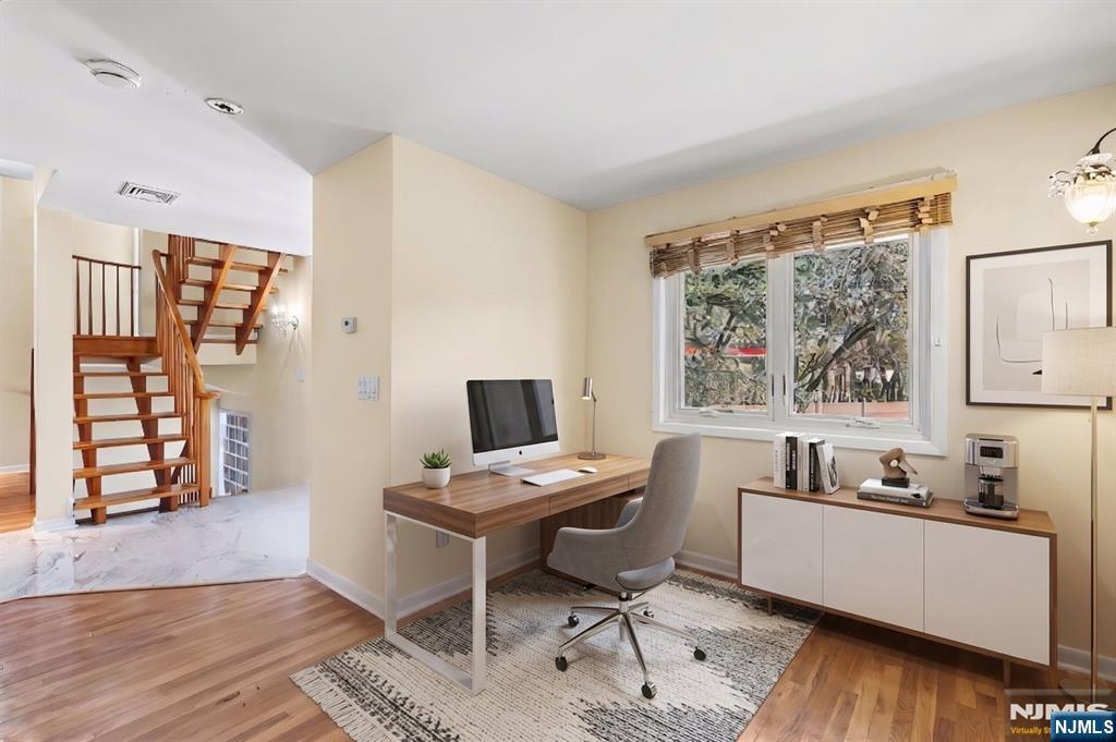376 Kenwood 9