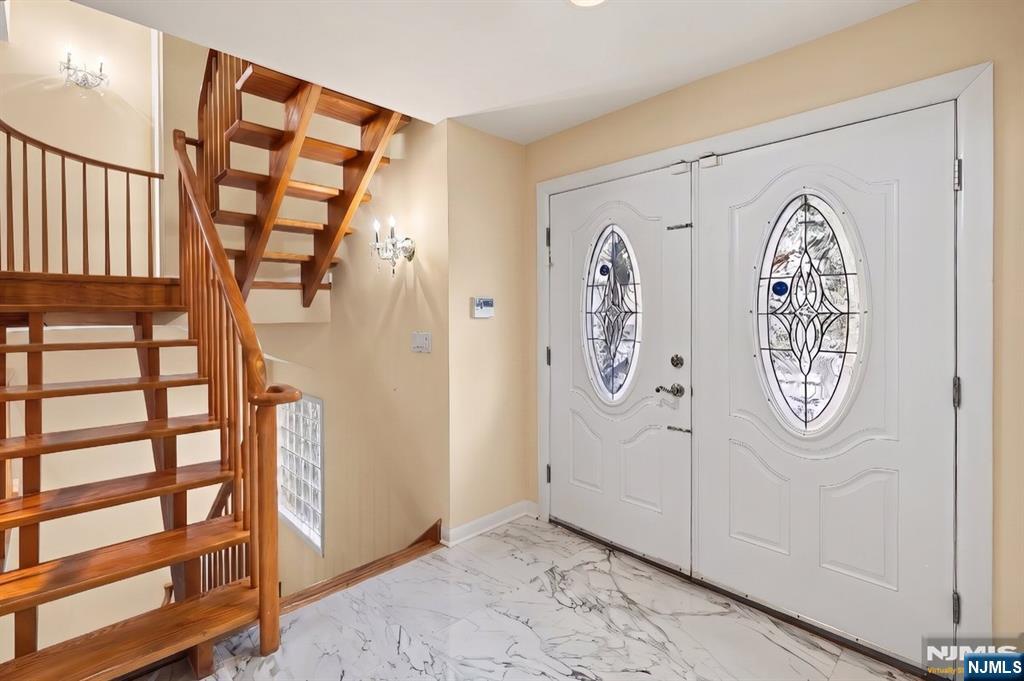 376 Kenwood 9