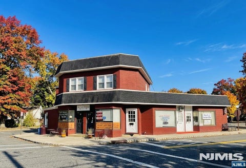 Photo of 34 Elm St, Harrington Park, NJ 07640 (MLS # 26037396)