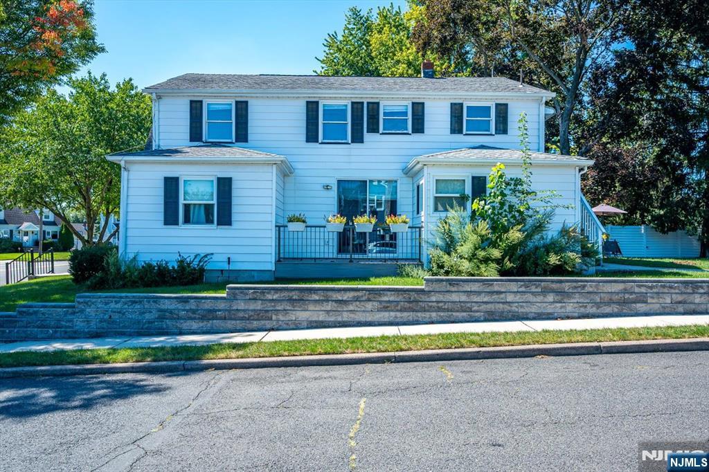 8-83 Henderson Boulevard