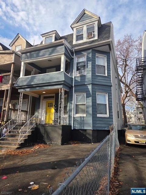 131 14th Street East Orange NJ 07017