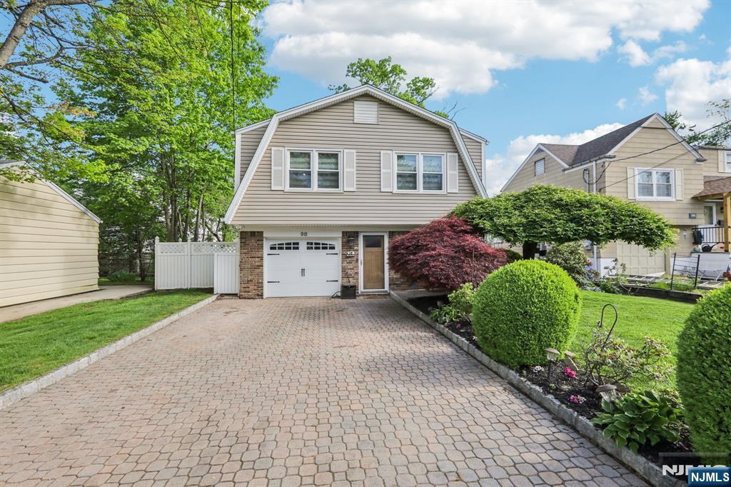 Property for Sale at 98 Druid Avenue, Dumont, New Jersey - Bedrooms: 4 
Bathrooms: 2 
Rooms: 7  - $629,000