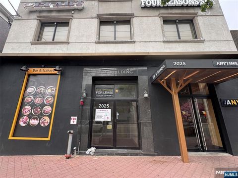 Photo of 2025 Lemoine Avenue #1, Fort Lee, NJ 07024 (MLS # 25019026)