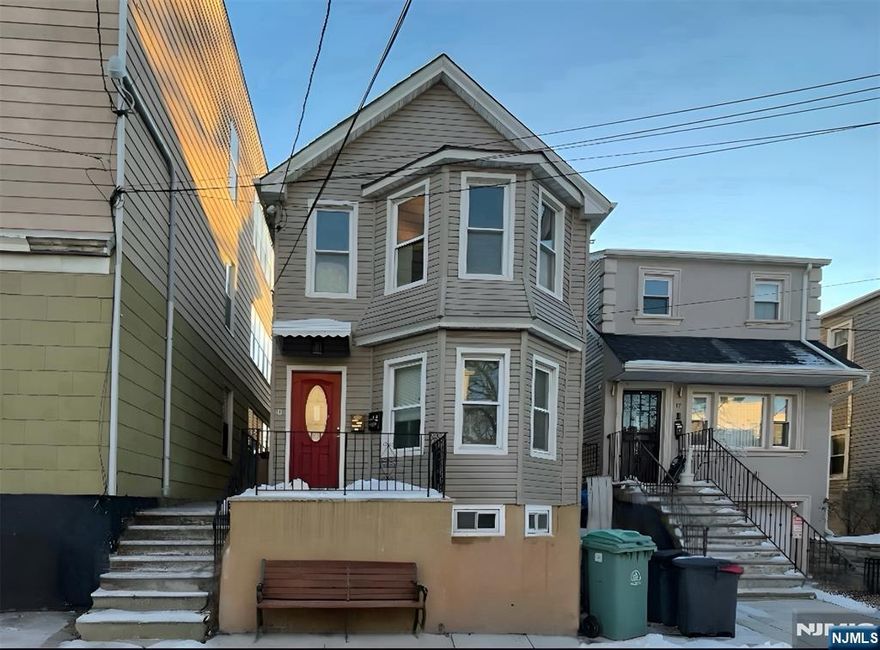 Sun filled 3 bedroom, 1 bathroom apartment located on second floor with hardwood floors, central air and stainless steel appliances. A block from Kearny, Ave and West Hudson Park. Walking distance to public transportation. Freshly painted and clean. Landlord requires Application, Identification, Proof of Income. No Pets! Owner pays cold water, Tenant responsible for monthly utilities.