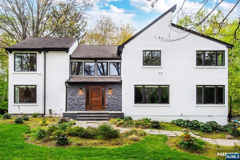 Photo of 179 Woodside, Franklin Lakes, NJ 07417 (MLS # 26015308)