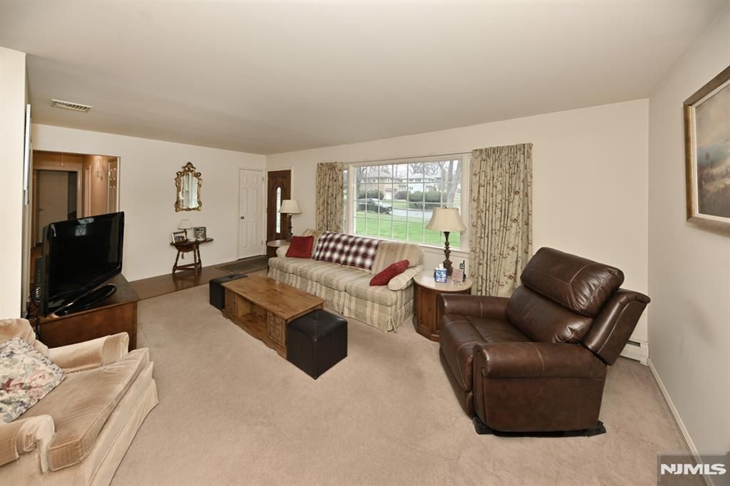 Photo of 40 Woodside Road, Wyckoff, NJ 07481 (MLS # 26010988)